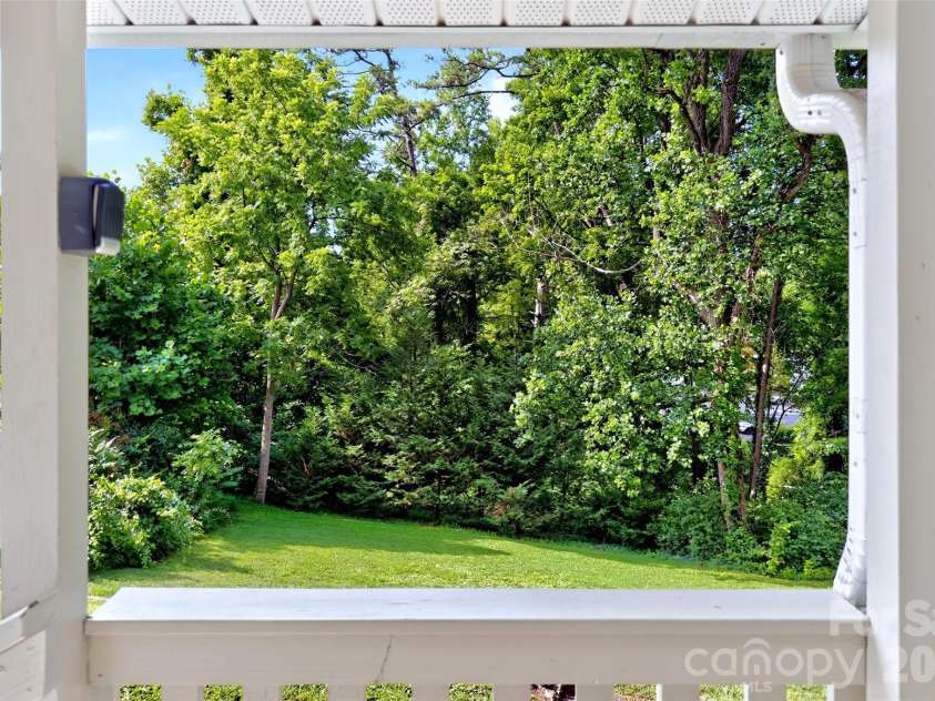 469 Kenilworth Road, Asheville, NC 28805.  MLS# CAR4395256, YatesRealty ID 34419. 
