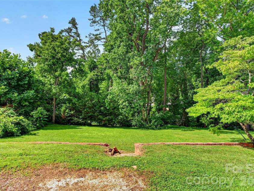 469 Kenilworth Road, Asheville, NC 28805.  MLS# CAR4395256, YatesRealty ID 34419. 