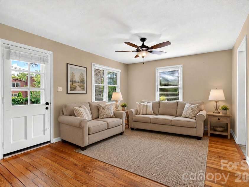 469 Kenilworth Road, Asheville, NC 28805.  MLS# CAR4395256, YatesRealty ID 34419. Virtually staged