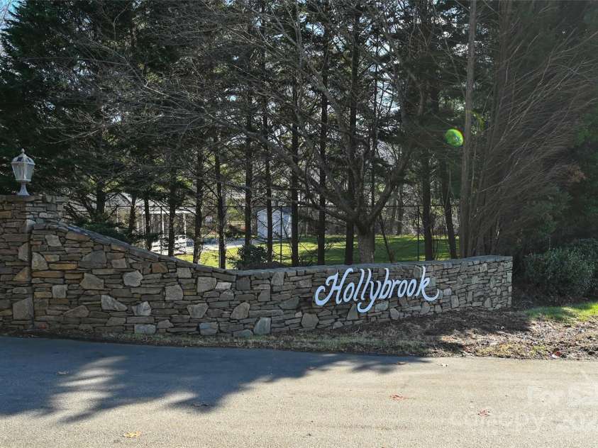 71 Hollybrook Drive, Asheville, NC 28803.  MLS# CAR4294339, YatesRealty ID 34419. 