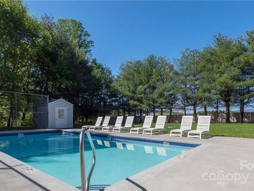 71 Hollybrook Drive, Asheville, NC 28803.  MLS# CAR4294339, YatesRealty ID 34419. 