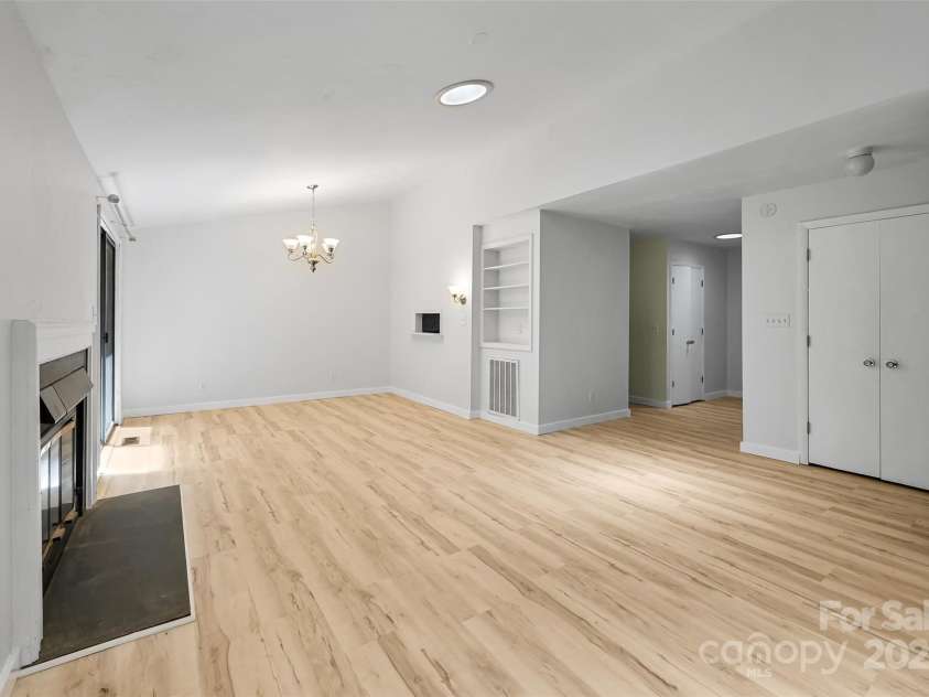 71 Hollybrook Drive, Asheville, NC 28803.  MLS# CAR4294339, YatesRealty ID 34419. Living room facing Front Entrance Hall