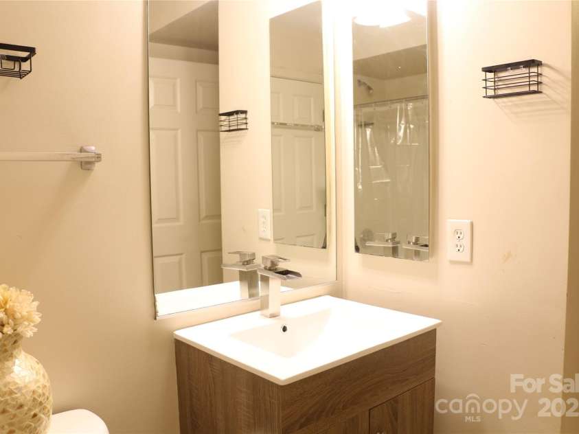 10946 Garden Oaks Lane, Charlotte, NC 28273.  MLS# CAR4219315, YatesRealty ID 3442. 