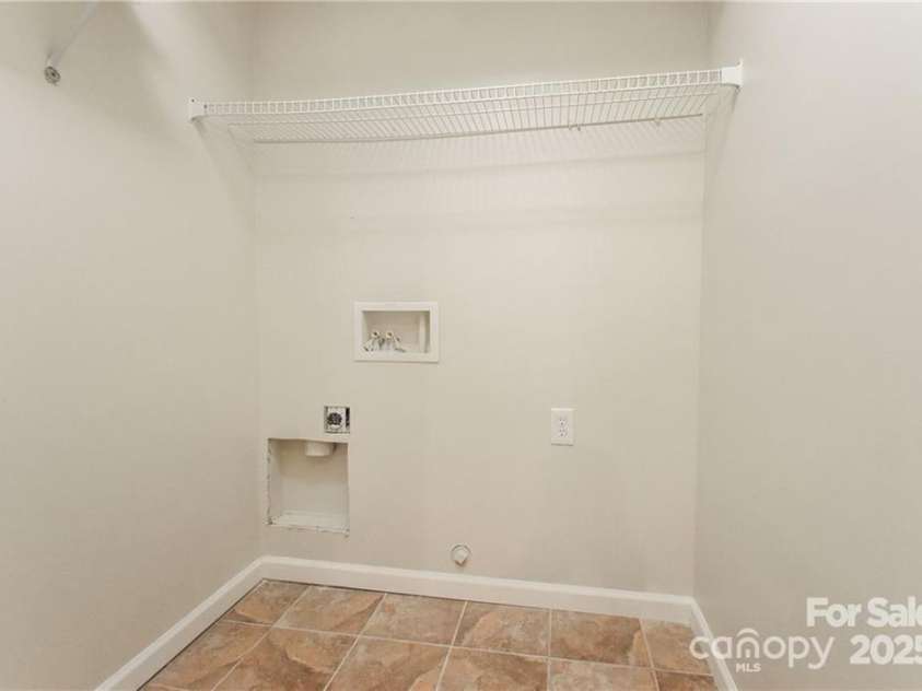 10946 Garden Oaks Lane, Charlotte, NC 28273.  MLS# CAR4219315, YatesRealty ID 3442. 