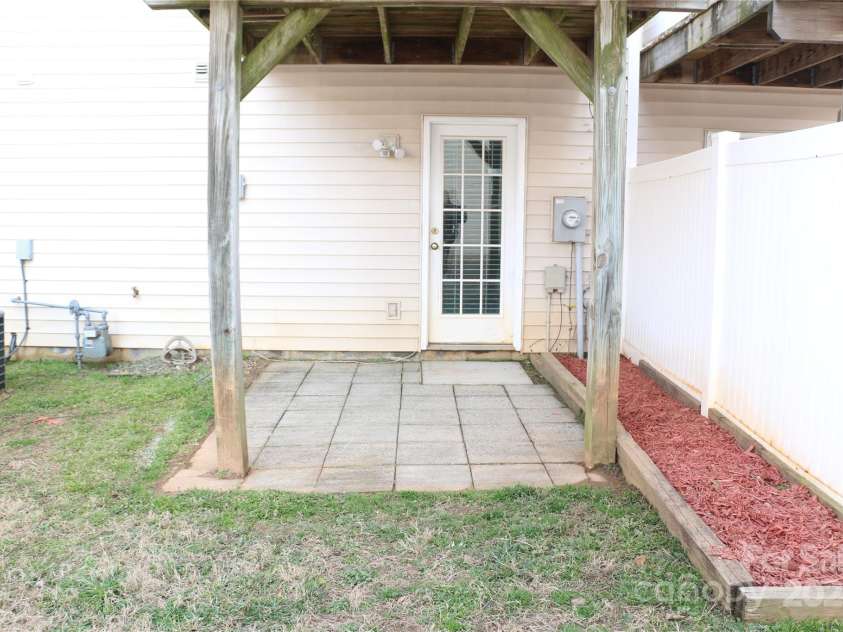 10946 Garden Oaks Lane, Charlotte, NC 28273.  MLS# CAR4219315, YatesRealty ID 3442. 