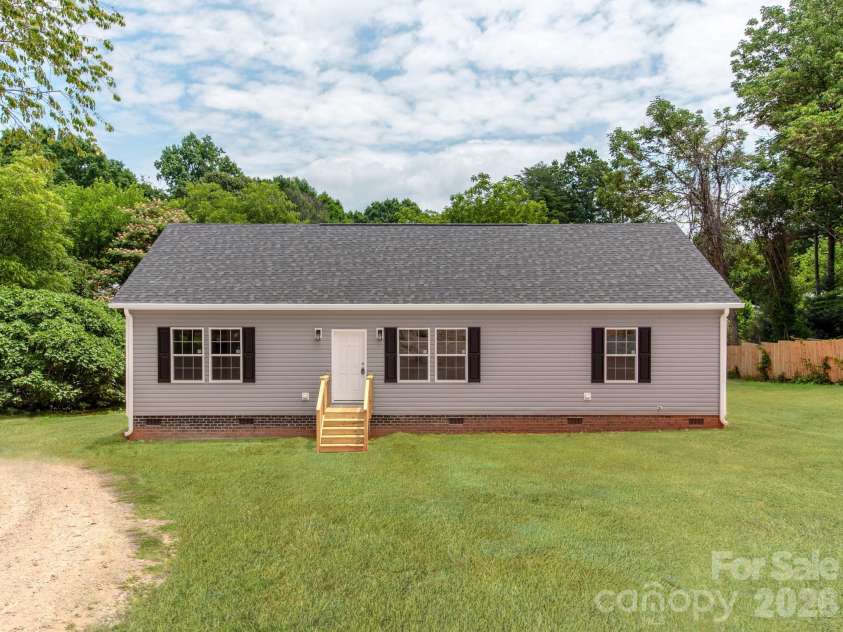 391 Stutts Road, Mooresville, NC 28117.  MLS# CAR4390003, YatesRealty ID 34420. 