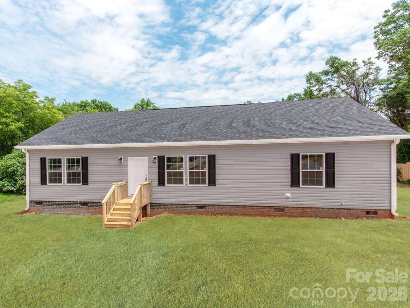 391 Stutts Road, Mooresville, NC 28117.  MLS# CAR4390003, YatesRealty ID 34420. 
