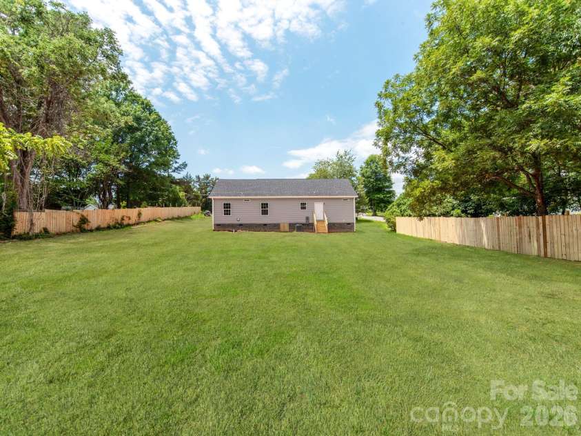 391 Stutts Road, Mooresville, NC 28117.  MLS# CAR4390003, YatesRealty ID 34420. 