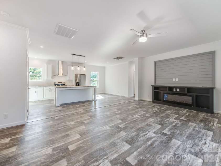 391 Stutts Road, Mooresville, NC 28117.  MLS# CAR4390003, YatesRealty ID 34420. 