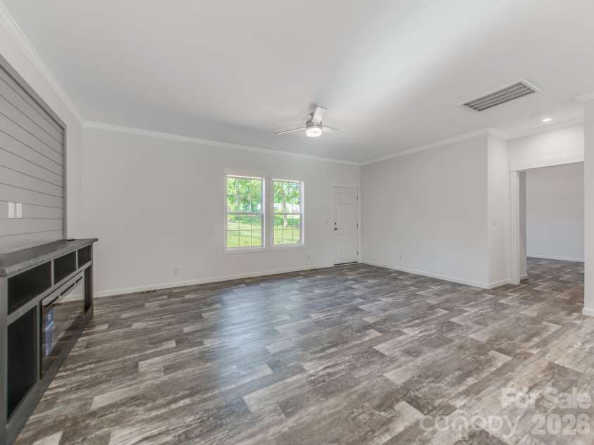 391 Stutts Road, Mooresville, NC 28117.  MLS# CAR4390003, YatesRealty ID 34420. 