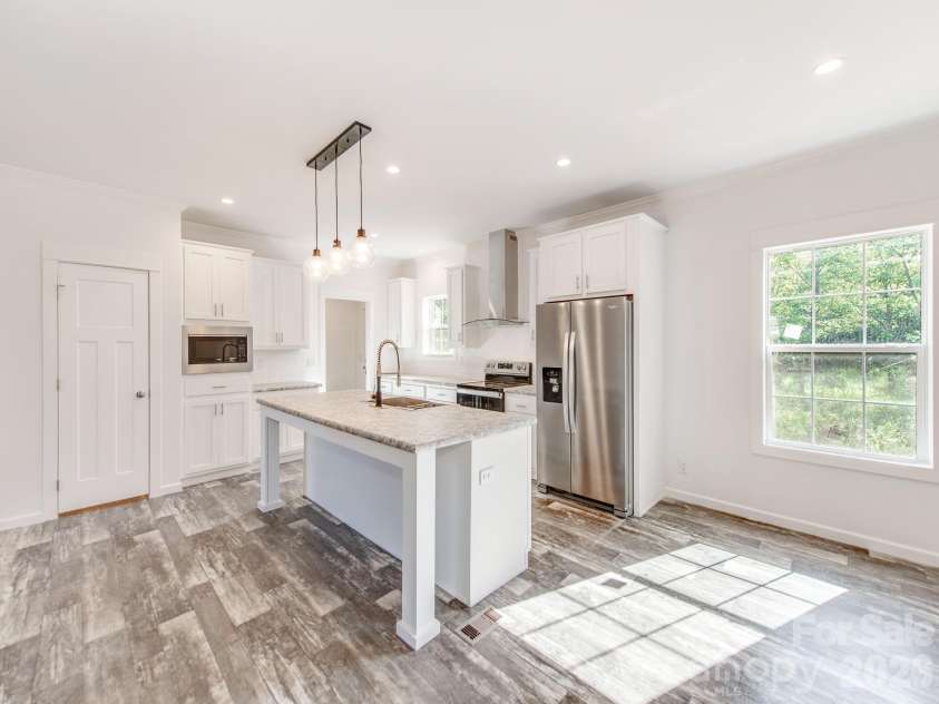 391 Stutts Road, Mooresville, NC 28117.  MLS# CAR4390003, YatesRealty ID 34420. 