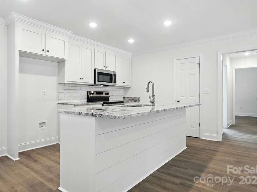 233 Lincoln Road, York, SC 29745.  MLS# CAR4295730, YatesRealty ID 34421. 