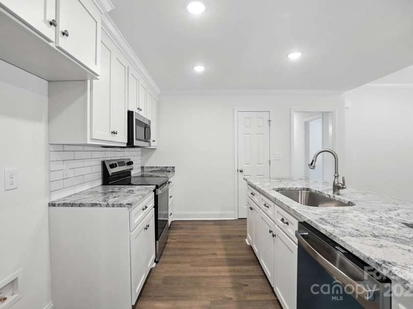 233 Lincoln Road, York, SC 29745.  MLS# CAR4295730, YatesRealty ID 34421. 