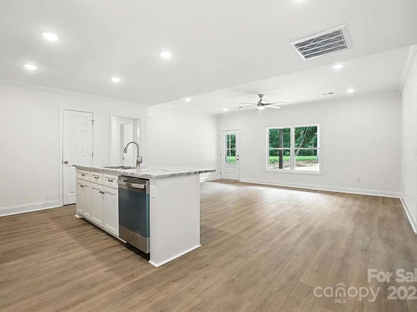 233 Lincoln Road, York, SC 29745.  MLS# CAR4295730, YatesRealty ID 34421. 