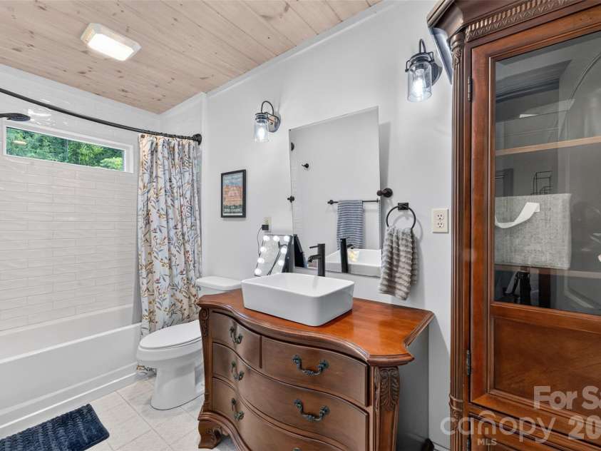 3085 US 70 Highway, Morganton, NC 28655.  MLS# CAR4397954, YatesRealty ID 34421. Bathroom