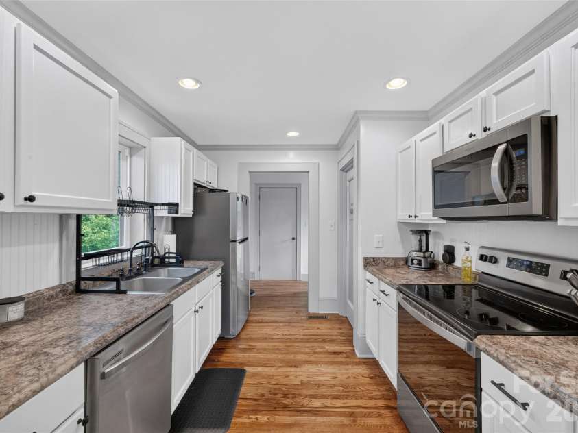 3085 US 70 Highway, Morganton, NC 28655.  MLS# CAR4397954, YatesRealty ID 34421. Kitchen