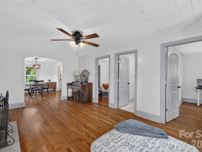3085 US 70 Highway, Morganton, NC 28655.  MLS# CAR4397954, YatesRealty ID 34421. Living room