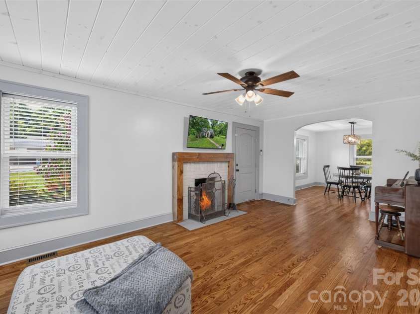 3085 US 70 Highway, Morganton, NC 28655.  MLS# CAR4397954, YatesRealty ID 34421. Living room