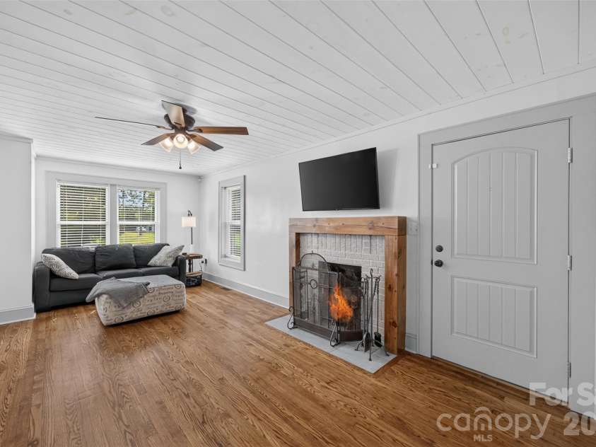3085 US 70 Highway, Morganton, NC 28655.  MLS# CAR4397954, YatesRealty ID 34421. Living room