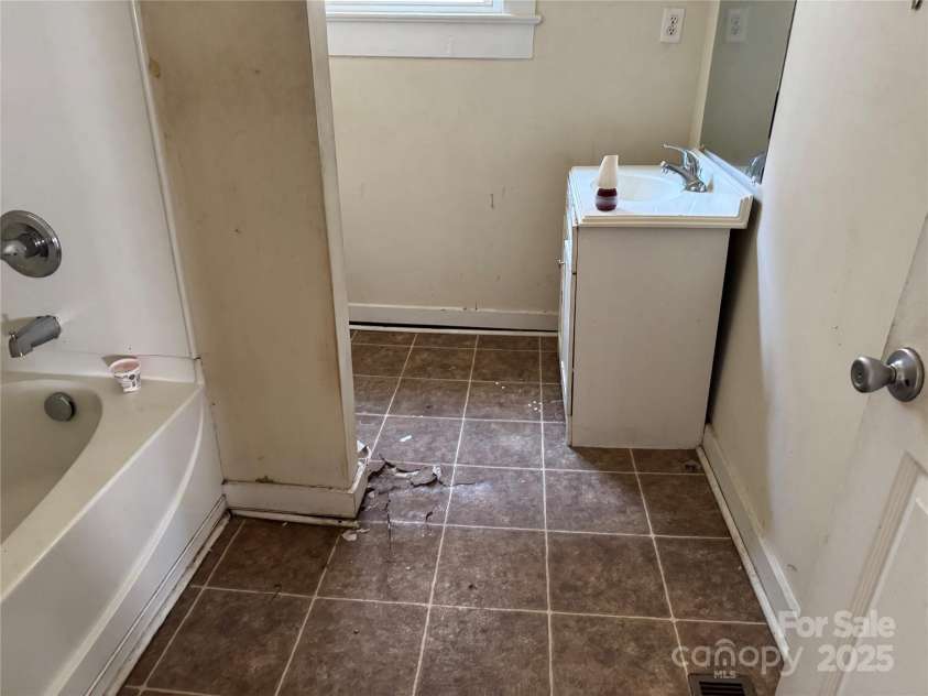 525 Horah Street, Salisbury, NC 28144.  MLS# CAR4295322, YatesRealty ID 34422. 