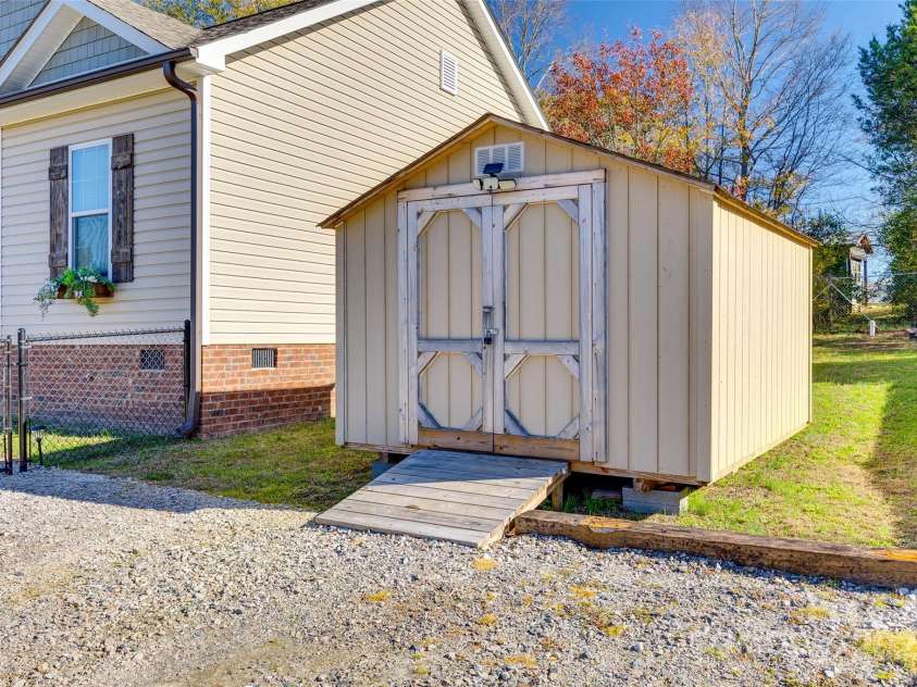 530 Denton Avenue, Chester, SC 29706.  MLS# CAR4287383, YatesRealty ID 34424. 