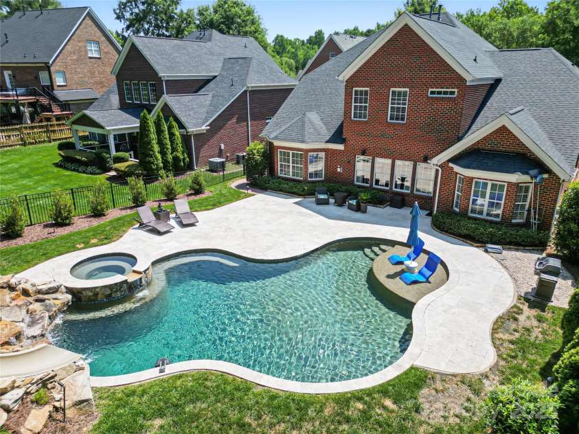 2504 River Oaks Drive, Waxhaw, NC 28173.  MLS# CAR4269382, YatesRealty ID 34425. 