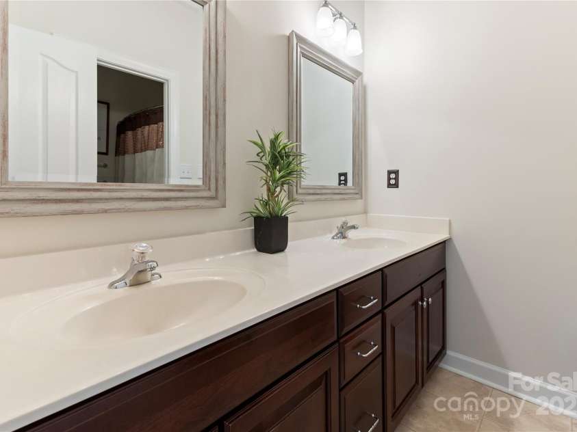 2504 River Oaks Drive, Waxhaw, NC 28173.  MLS# CAR4269382, YatesRealty ID 34425. 