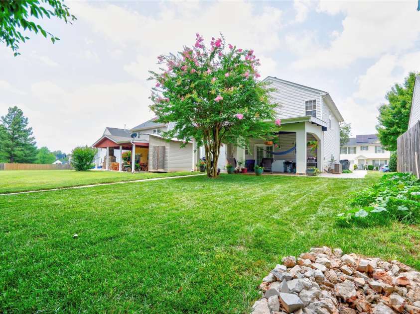 9336 Dewey Drive, Charlotte, NC 28214.  MLS# CAR4399418, YatesRealty ID 34426. BACK YARD 