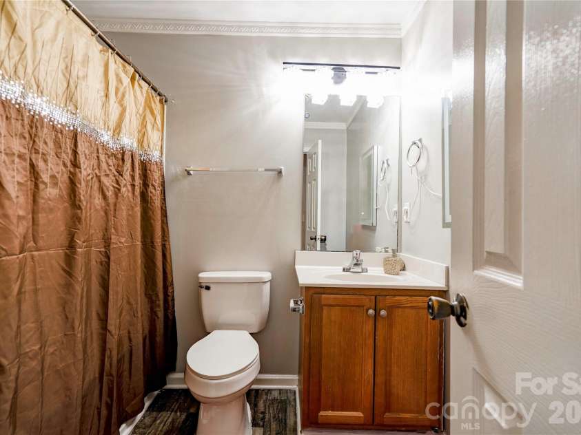 9336 Dewey Drive, Charlotte, NC 28214.  MLS# CAR4399418, YatesRealty ID 34426. FULL BATHROOM