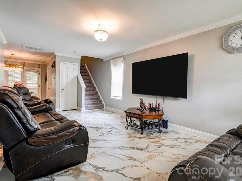 9336 Dewey Drive, Charlotte, NC 28214.  MLS# CAR4399418, YatesRealty ID 34426. LIVING ROOM