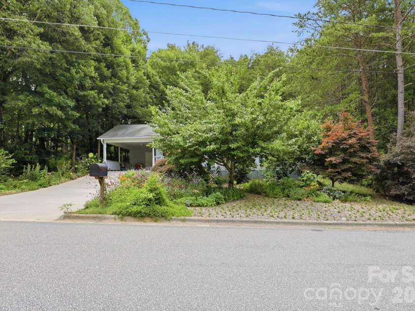 15 Valley Street, Granite Falls, NC 28630.  MLS# CAR4398811, YatesRealty ID 34427. 
