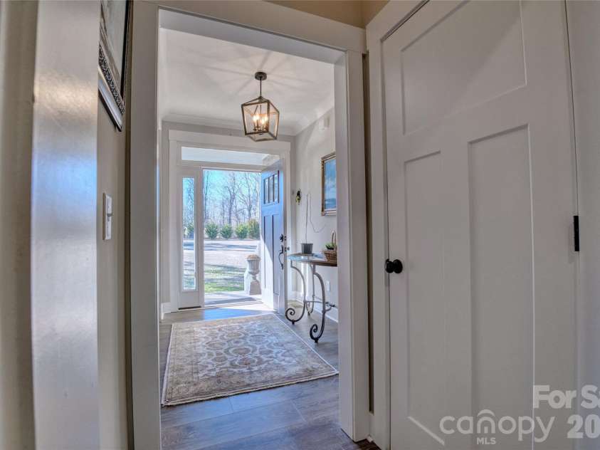 398 Kingsburry Road, Clover, SC 29710.  MLS# CAR4337912, YatesRealty ID 3443. Entry way
