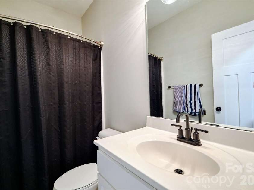 398 Kingsburry Road, Clover, SC 29710.  MLS# CAR4337912, YatesRealty ID 3443. Full bathroom upstairs