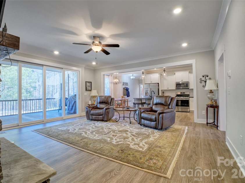 398 Kingsburry Road, Clover, SC 29710.  MLS# CAR4337912, YatesRealty ID 3443. Great room