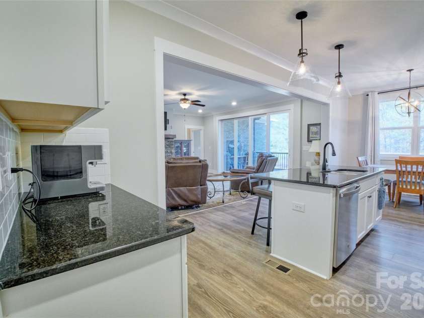 398 Kingsburry Road, Clover, SC 29710.  MLS# CAR4337912, YatesRealty ID 3443. Kitchen