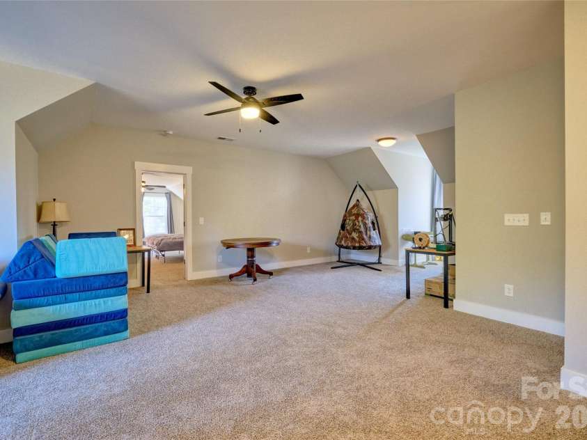 398 Kingsburry Road, Clover, SC 29710.  MLS# CAR4337912, YatesRealty ID 3443. Plenty of room in this flex space