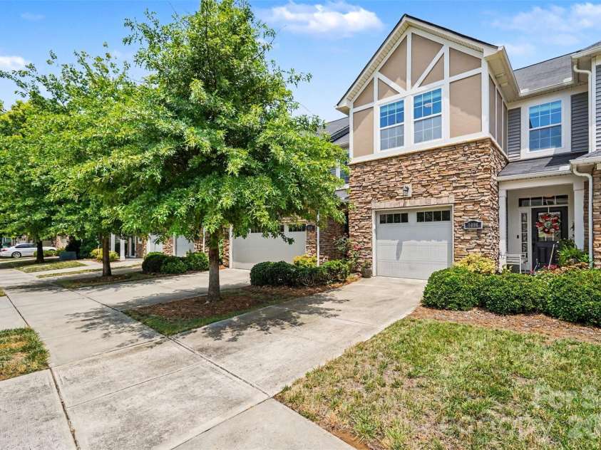 5606 Stonewells Drive, Charlotte, NC 28278.  MLS# CAR4398404, YatesRealty ID 34430. 