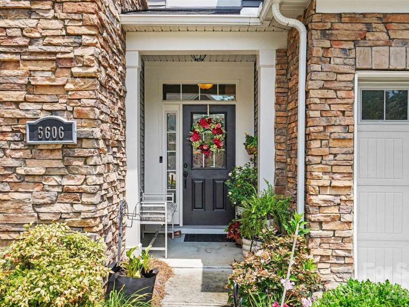 5606 Stonewells Drive, Charlotte, NC 28278.  MLS# CAR4398404, YatesRealty ID 34430. 