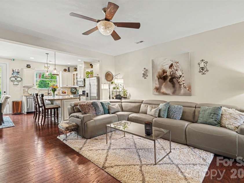 5606 Stonewells Drive, Charlotte, NC 28278.  MLS# CAR4398404, YatesRealty ID 34430. 