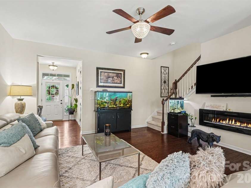 5606 Stonewells Drive, Charlotte, NC 28278.  MLS# CAR4398404, YatesRealty ID 34430. 