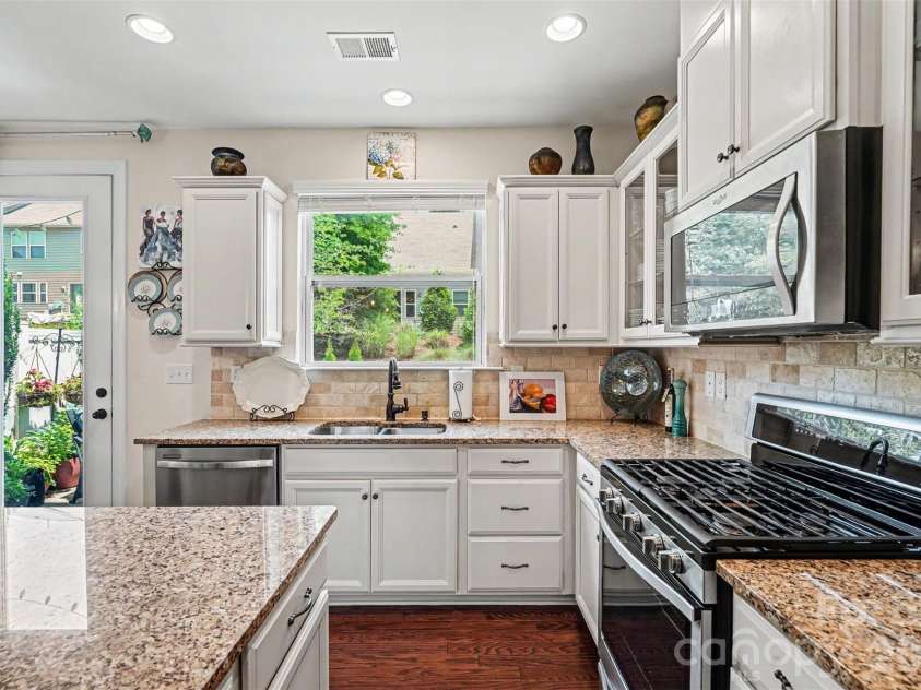 5606 Stonewells Drive, Charlotte, NC 28278.  MLS# CAR4398404, YatesRealty ID 34430. 