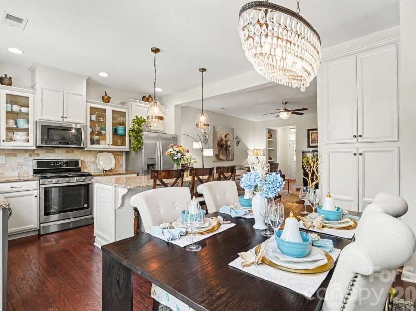 5606 Stonewells Drive, Charlotte, NC 28278.  MLS# CAR4398404, YatesRealty ID 34430. 