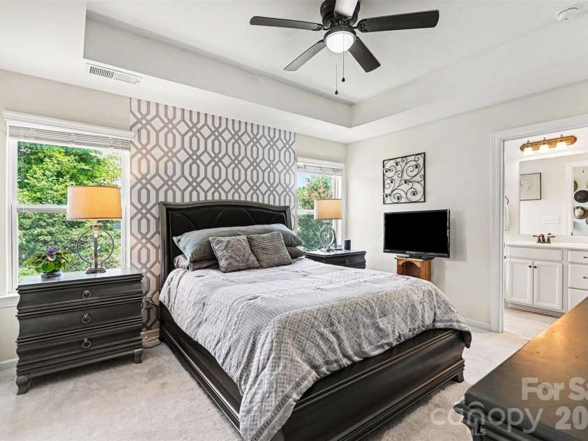 5606 Stonewells Drive, Charlotte, NC 28278.  MLS# CAR4398404, YatesRealty ID 34430. 