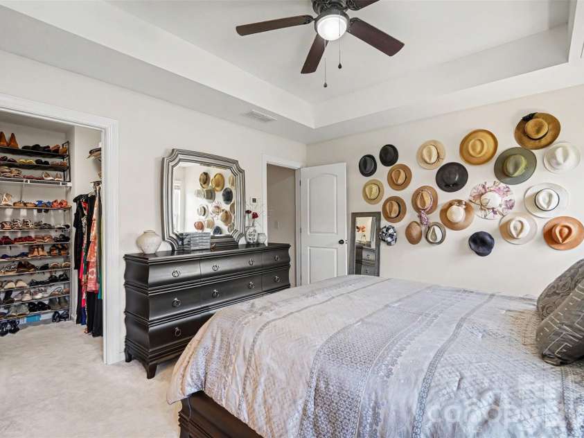 5606 Stonewells Drive, Charlotte, NC 28278.  MLS# CAR4398404, YatesRealty ID 34430. 