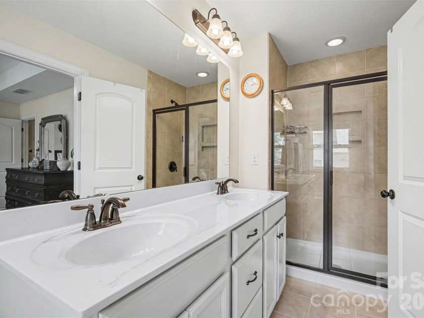 5606 Stonewells Drive, Charlotte, NC 28278.  MLS# CAR4398404, YatesRealty ID 34430. 