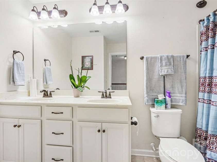 5606 Stonewells Drive, Charlotte, NC 28278.  MLS# CAR4398404, YatesRealty ID 34430. 