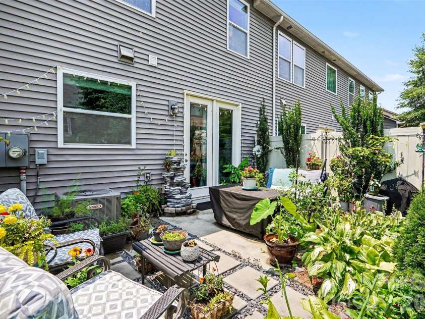 5606 Stonewells Drive, Charlotte, NC 28278.  MLS# CAR4398404, YatesRealty ID 34430. 
