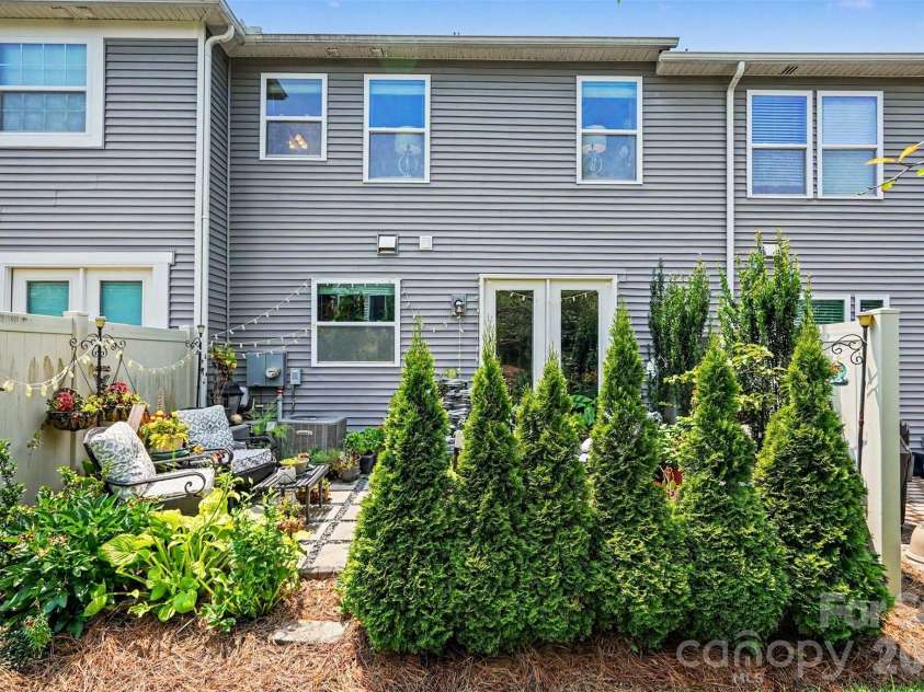 5606 Stonewells Drive, Charlotte, NC 28278.  MLS# CAR4398404, YatesRealty ID 34430. 