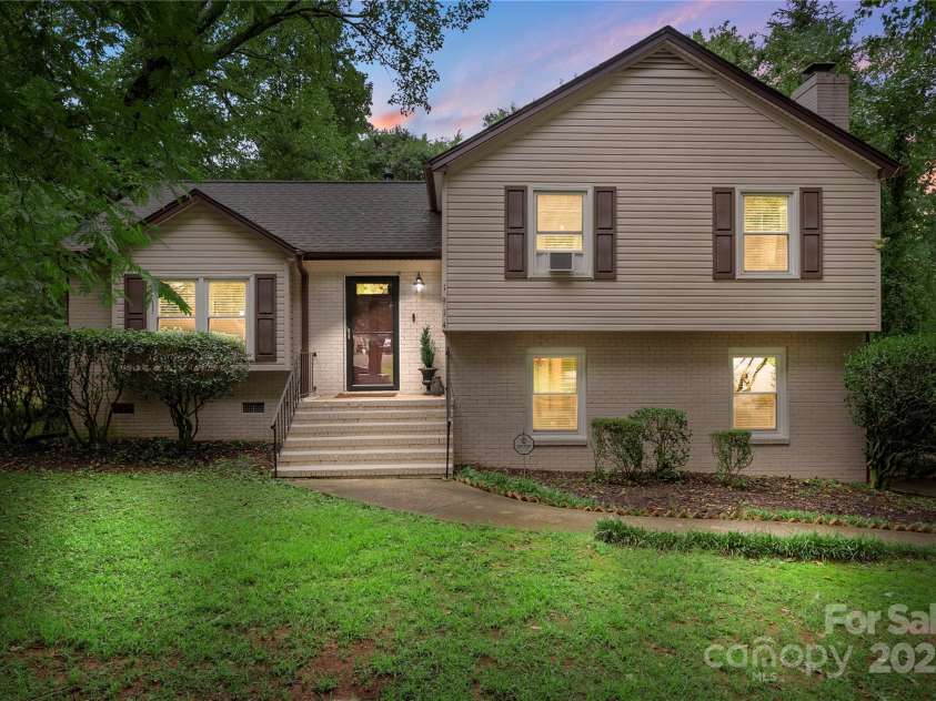 1914 Bonnie Lane, Charlotte, NC 28213.  MLS# CAR4292204, YatesRealty ID 34431. 