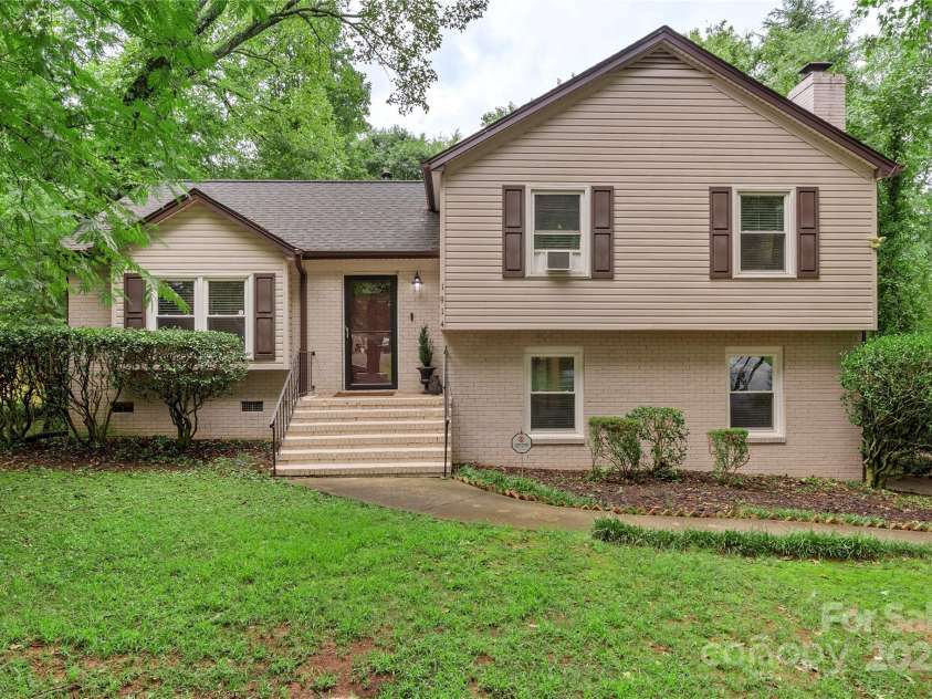 1914 Bonnie Lane, Charlotte, NC 28213.  MLS# CAR4292204, YatesRealty ID 34431. 